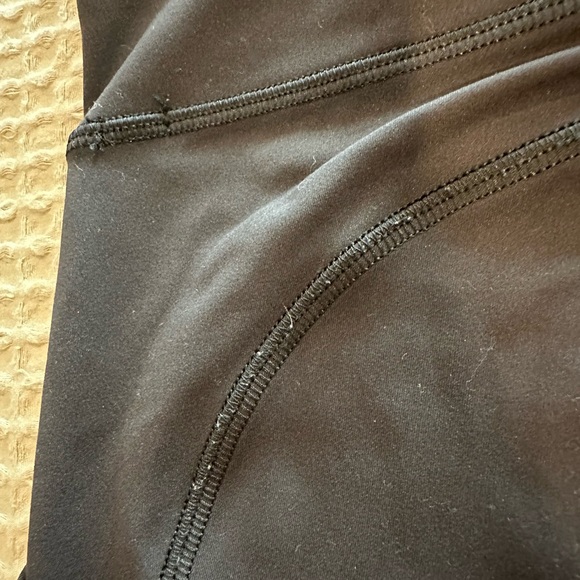 Lululemon Women’s Fast and Free highrise tights w/ pockets - size 4 (runs small) - Picture 4 of 4